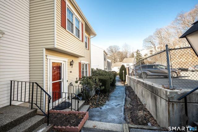 55 Mill Plain Road 17-6, Danbury, CT 06811