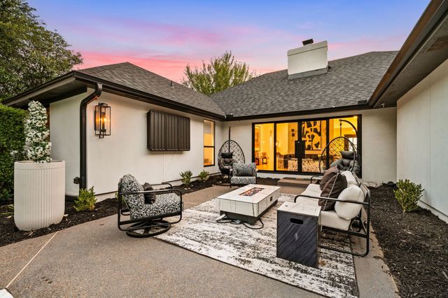2403 N Carroll Avenue, Southlake, TX 76092