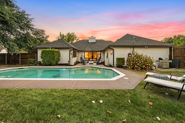 2403 N Carroll Avenue, Southlake, TX 76092