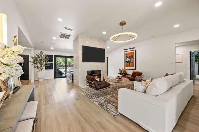2403 N Carroll Avenue, Southlake, TX 76092