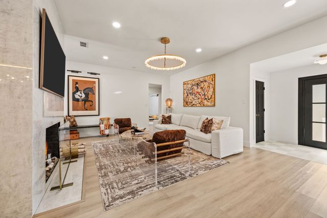 2403 N Carroll Avenue, Southlake, TX 76092
