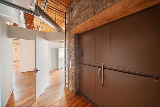 368 W Huron Street 3N, Chicago, IL 60654