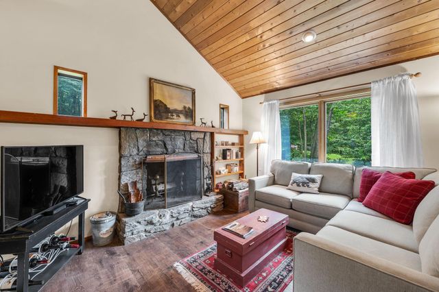 34 Rock Split Way, Wilmington, VT 05363