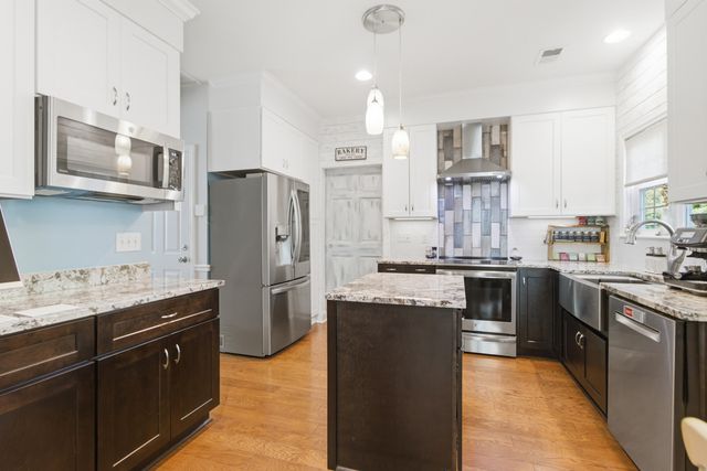 325 Jardinere Walk, Mount Pleasant, SC 29464