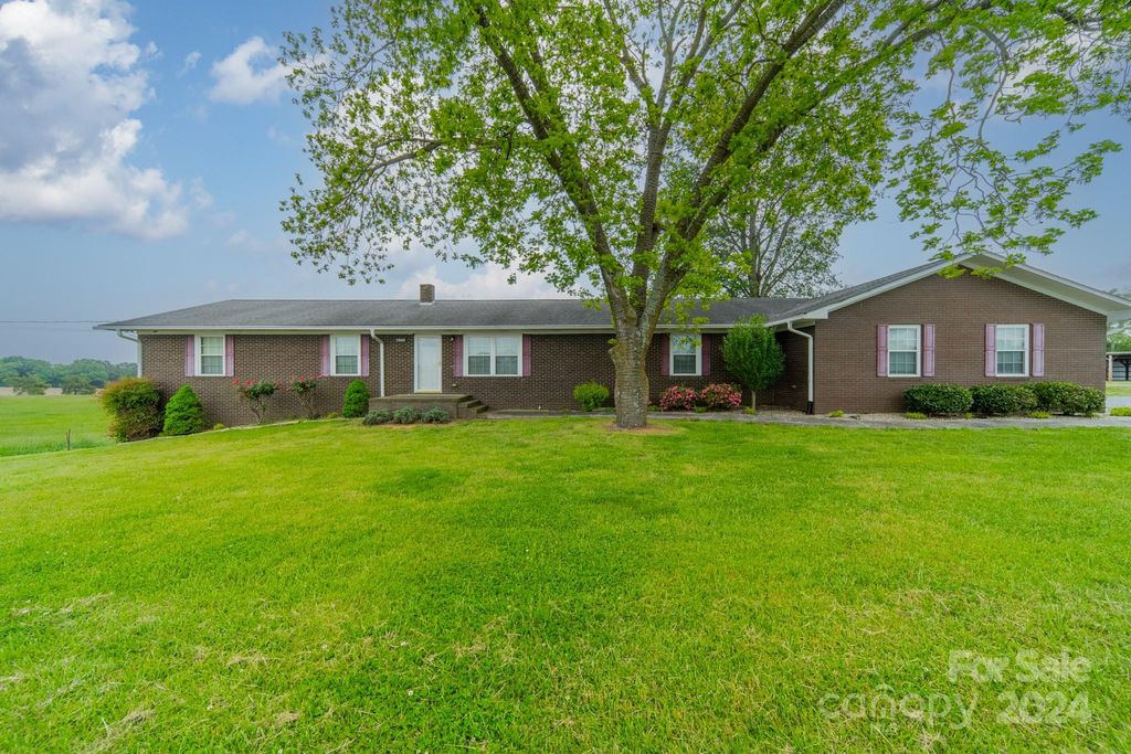 24686 Barbees Grove Road, Oakboro, NC 28129