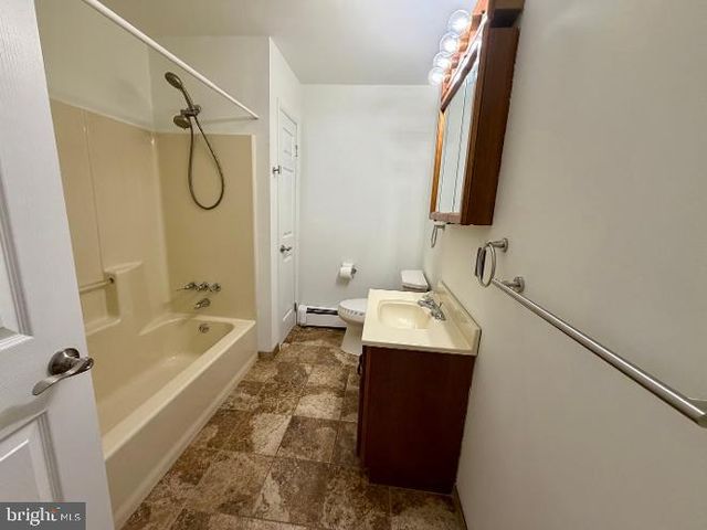 2123 LOCUST ST, Upper Chichester, PA 19061