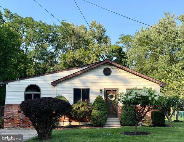 2123 LOCUST ST, Upper Chichester, PA 19061