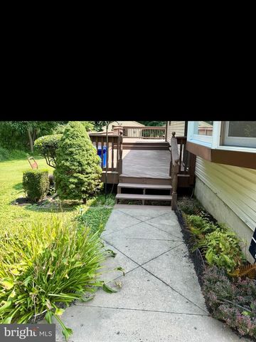 2123 LOCUST ST, Upper Chichester, PA 19061