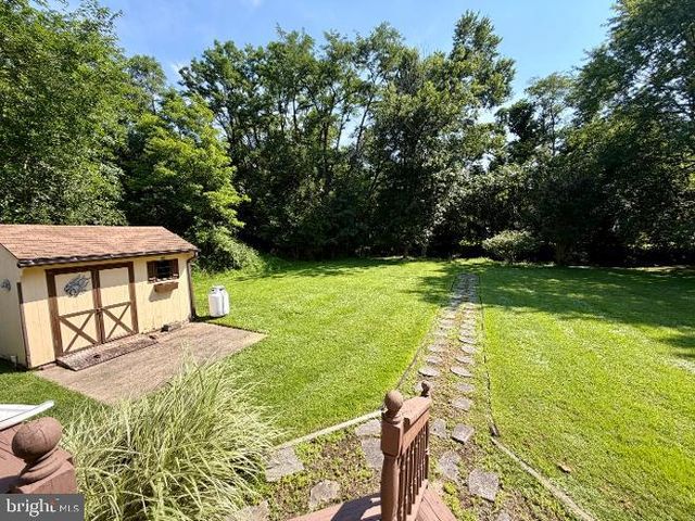 2123 LOCUST ST, Upper Chichester, PA 19061