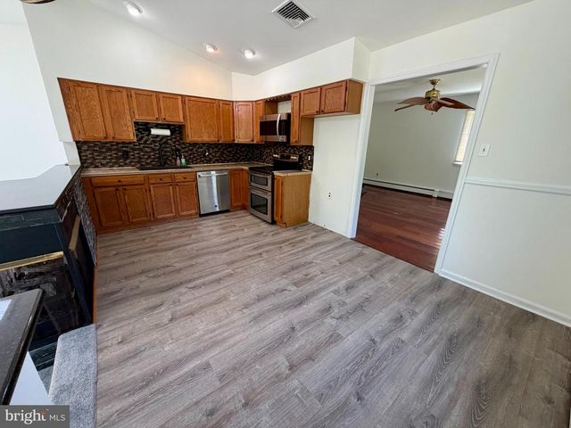 2123 LOCUST ST, Upper Chichester, PA 19061