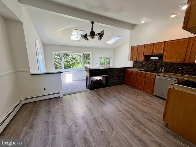 2123 LOCUST ST, Upper Chichester, PA 19061