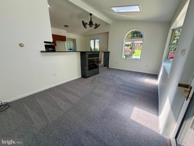 2123 LOCUST ST, Upper Chichester, PA 19061