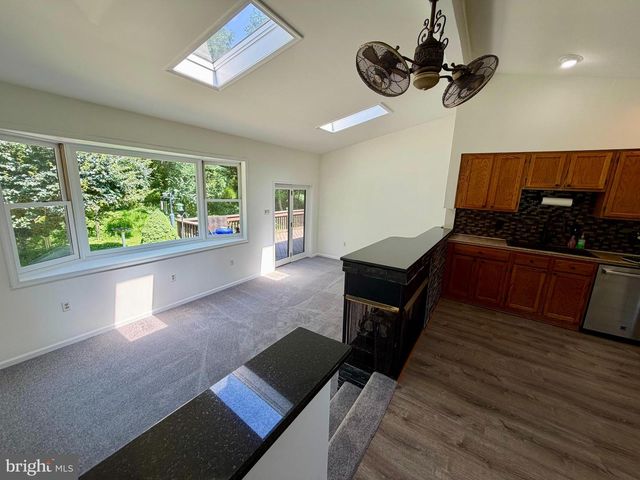 2123 LOCUST ST, Upper Chichester, PA 19061