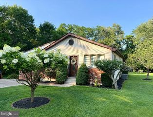 2123 LOCUST ST, Upper Chichester, PA 19061