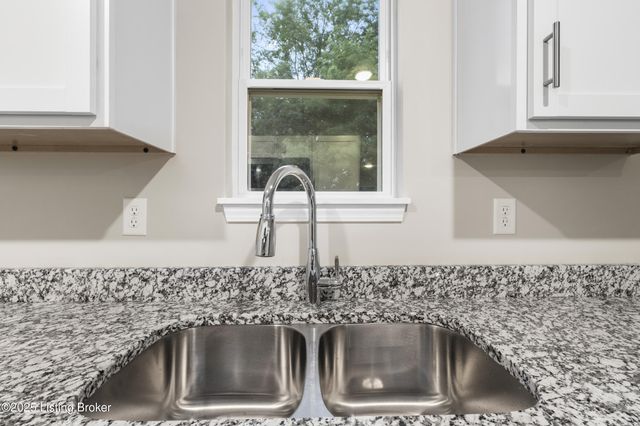 3204 Maldon Ct, Louisville, KY 40216