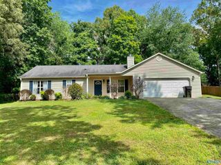 225 Old Country Court, New Market, AL 35761
