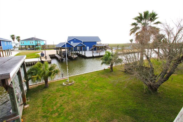 107 Admiral Lane, Freeport, TX 77541