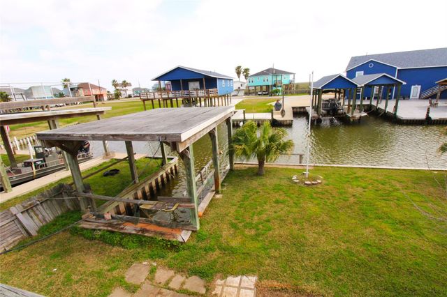 107 Admiral Lane, Freeport, TX 77541