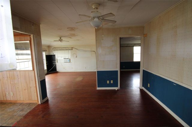 107 Admiral Lane, Freeport, TX 77541