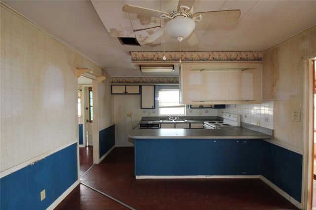 107 Admiral Lane, Freeport, TX 77541