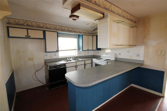 107 Admiral Lane, Freeport, TX 77541