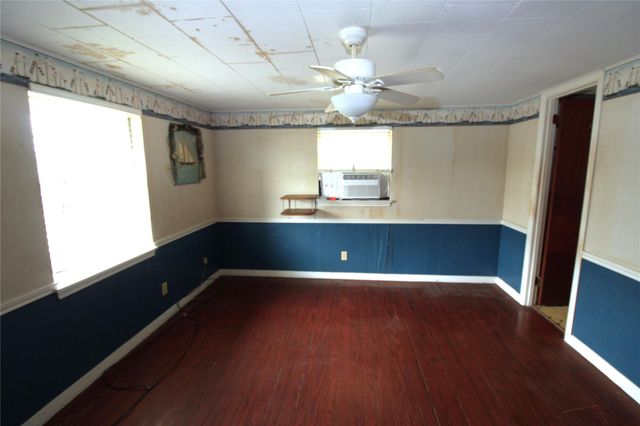 107 Admiral Lane, Freeport, TX 77541