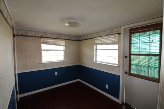 107 Admiral Lane, Freeport, TX 77541