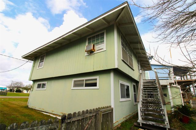 107 Admiral Lane, Freeport, TX 77541