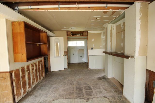 107 Admiral Lane, Freeport, TX 77541