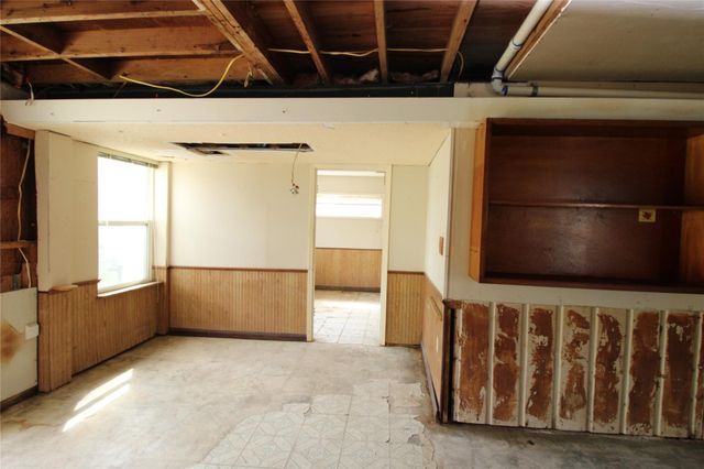 107 Admiral Lane, Freeport, TX 77541