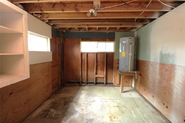 107 Admiral Lane, Freeport, TX 77541