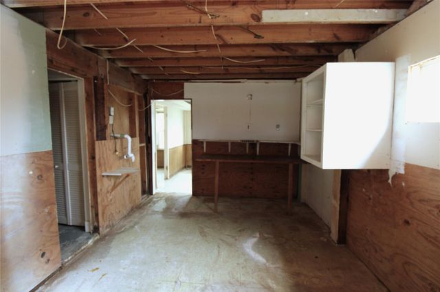 107 Admiral Lane, Freeport, TX 77541