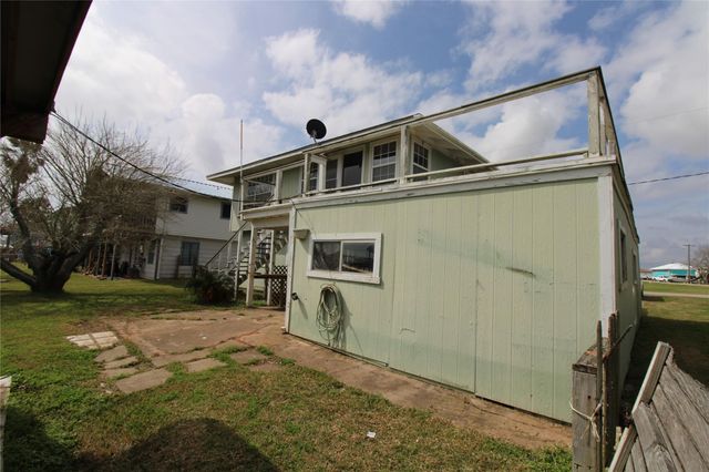 107 Admiral Lane, Freeport, TX 77541