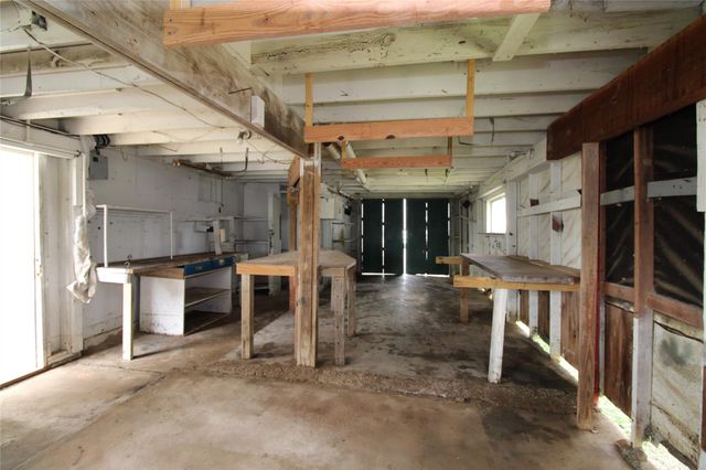 107 Admiral Lane, Freeport, TX 77541