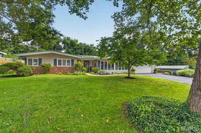 2517 Trossock Lane, St Louis, MO 63122