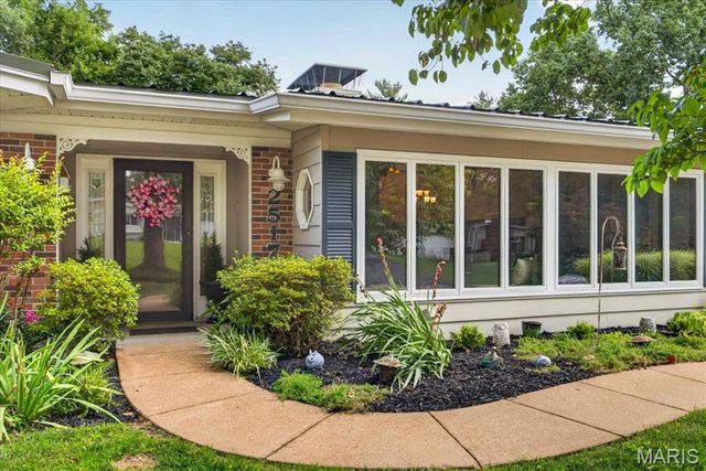 2517 Trossock Lane, St Louis, MO 63122