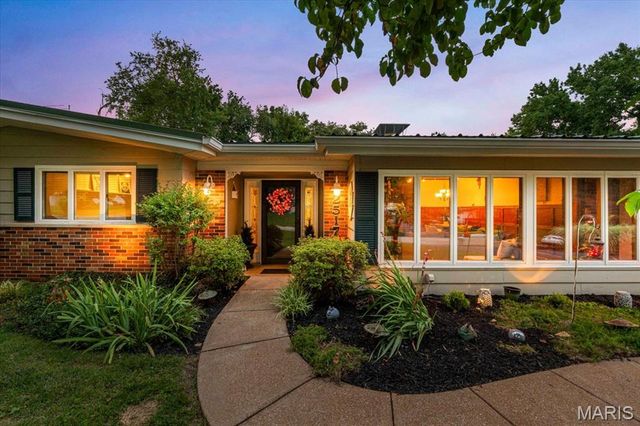 2517 Trossock Lane, St Louis, MO 63122