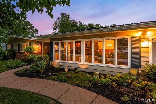 2517 Trossock Lane, St Louis, MO 63122