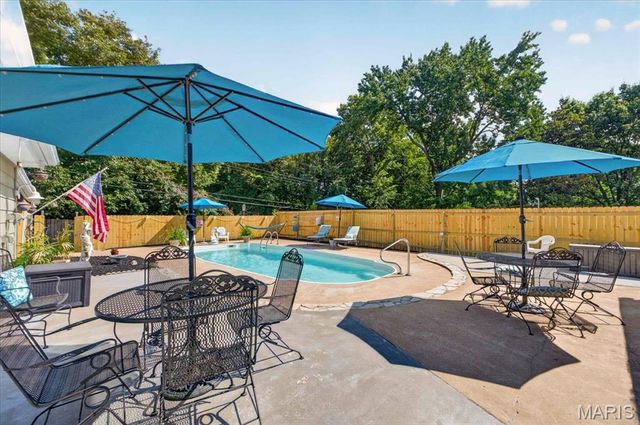 2517 Trossock Lane, St Louis, MO 63122