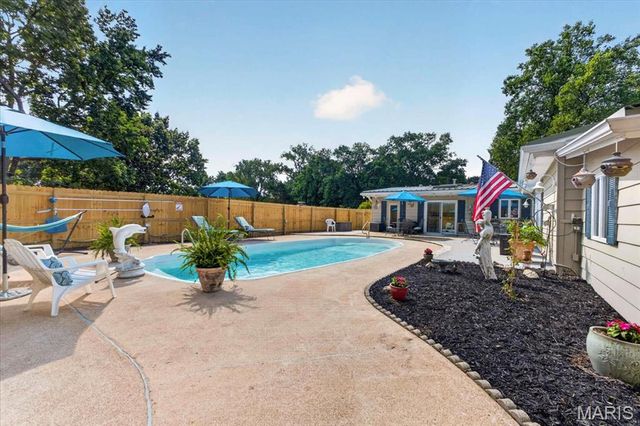 2517 Trossock Lane, St Louis, MO 63122