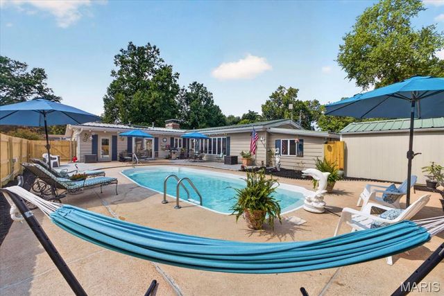 2517 Trossock Lane, St Louis, MO 63122