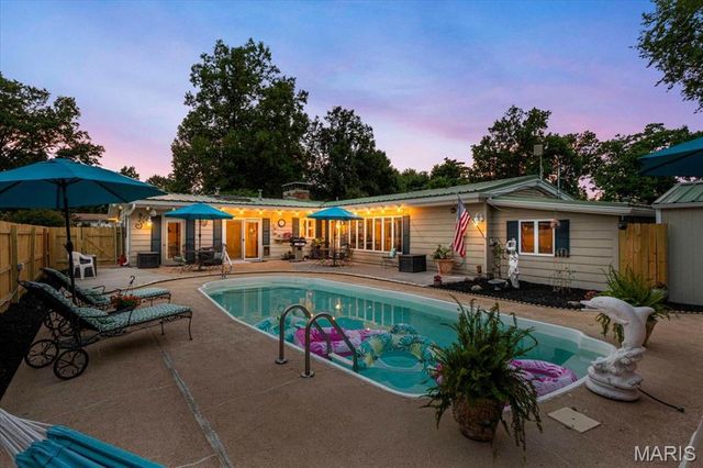 2517 Trossock Lane, St Louis, MO 63122