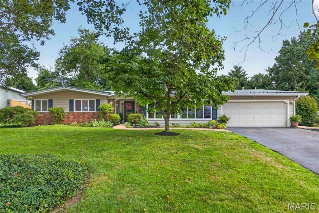 2517 Trossock Lane, St Louis, MO 63122