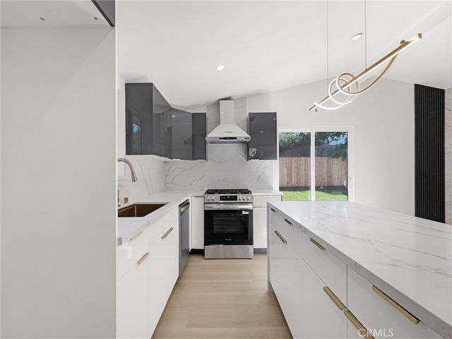 20528 & 20526 Hamlin Street, Winnetka, CA 91306