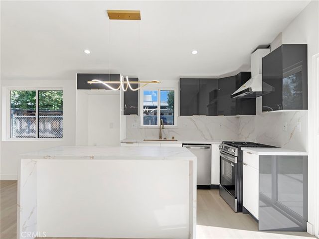 20528 & 20526 Hamlin Street, Winnetka, CA 91306