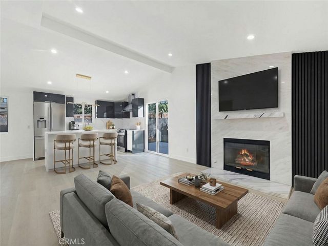 20528 & 20526 Hamlin Street, Winnetka, CA 91306