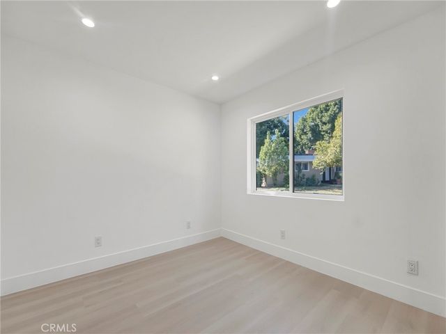 20528 & 20526 Hamlin Street, Winnetka, CA 91306