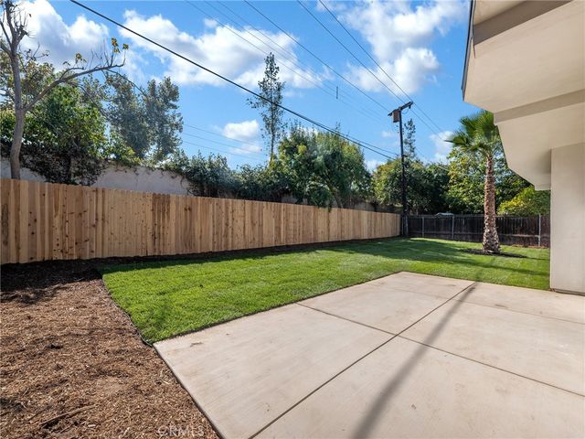 20528 & 20526 Hamlin Street, Winnetka, CA 91306