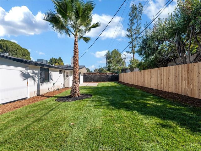 20528 & 20526 Hamlin Street, Winnetka, CA 91306