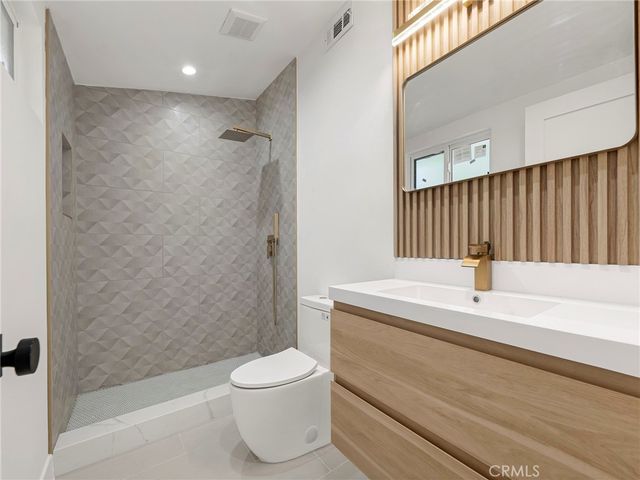 20528 & 20526 Hamlin Street, Winnetka, CA 91306